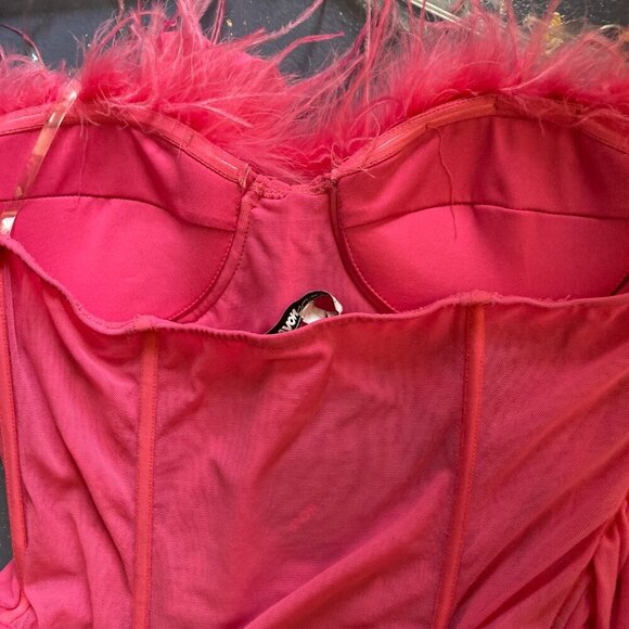 Fashion Nova Feather Bodysuit, NWT, Size M - Picture 9 of 12